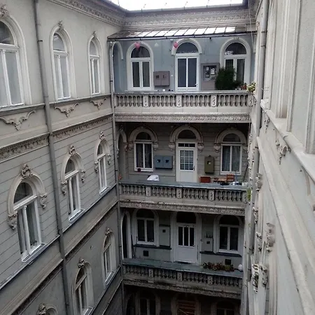 9 * Budapeszt